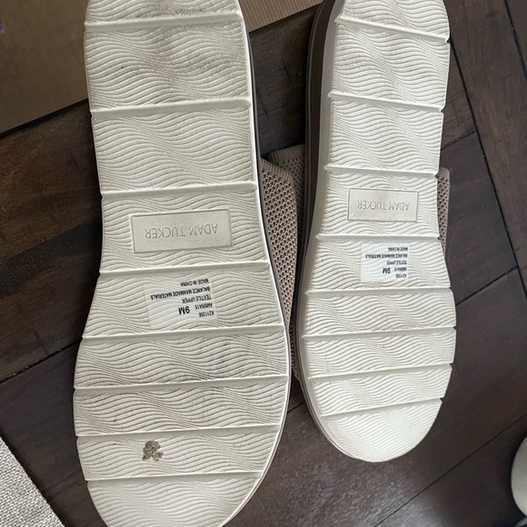 Adam Tucker Me Too tan slide size 9 with elastic top and small wedge - Picture 3 of 3